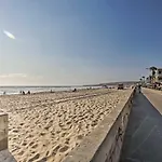 Bayfront San Diego Getaway On Boardwalk With Hot Tub
